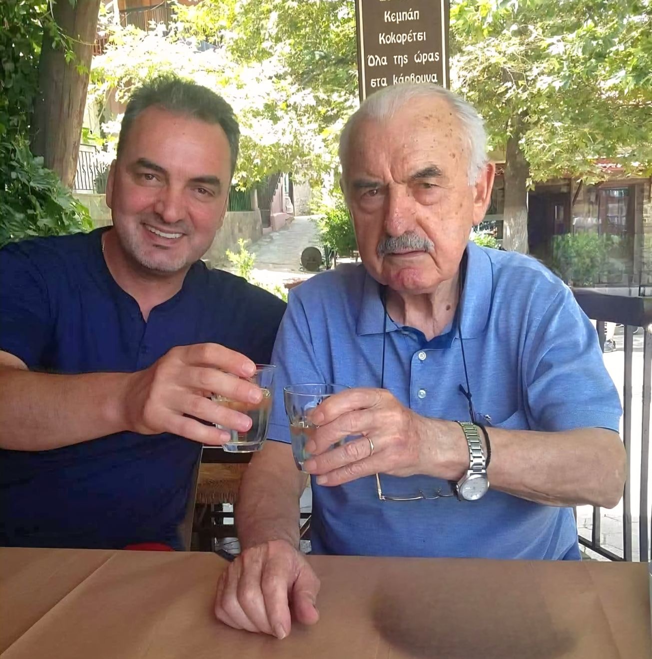 Ο Γεώργιος και ο Κωνσταντίνος Λαζινός, πρώτη και δεύτερη γενιά της επιχείρησης ΛΑΖΙΝΟΣ